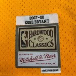 NBA 24 Kobe Bryant Lakers 2007-08 M&N Maillot Retro jaune imprimé